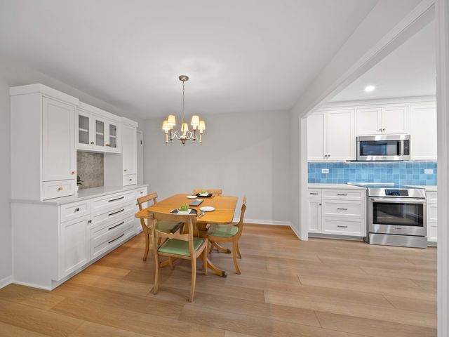 680 Green Bay Road 306, Winnetka, IL 60093