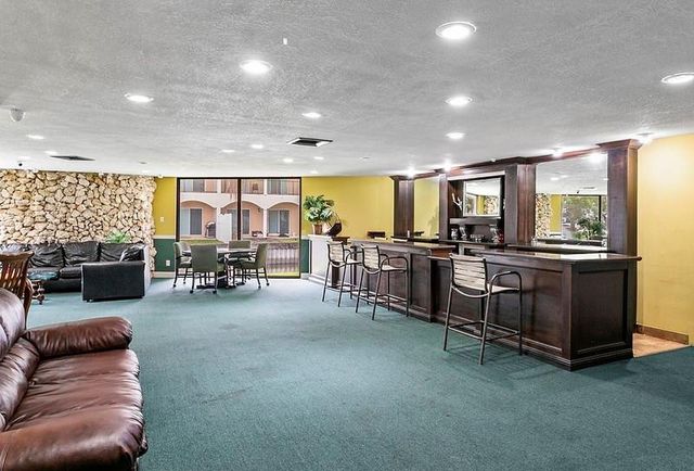 103 Royal Park Drive 1E, Oakland Park, FL 33309