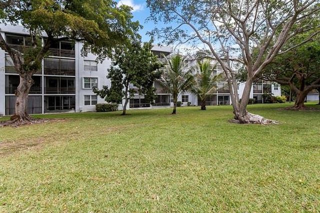 103 Royal Park Drive 1E, Oakland Park, FL 33309