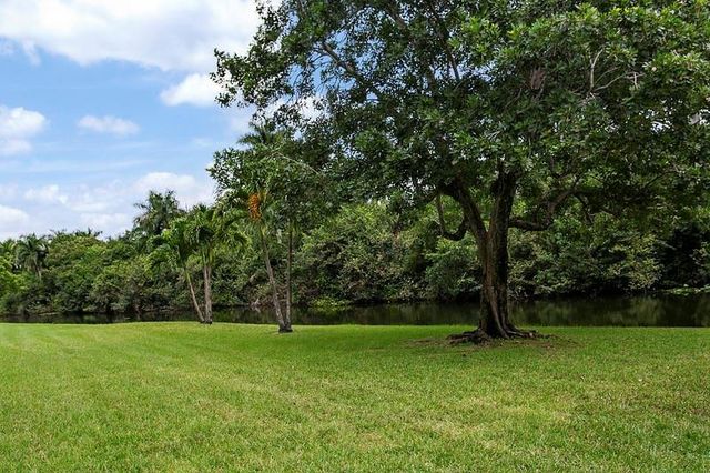 103 Royal Park Drive 1E, Oakland Park, FL 33309