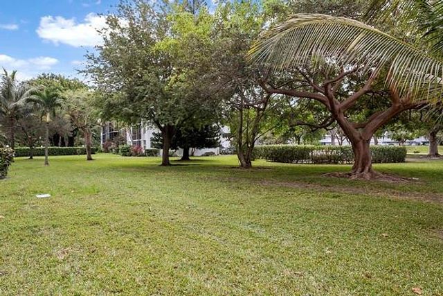 103 Royal Park Drive 1E, Oakland Park, FL 33309