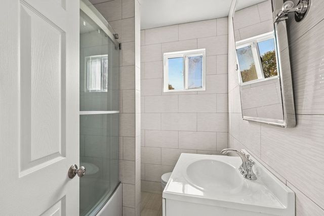 5 Trenton St, Yarmouth, MA 02673