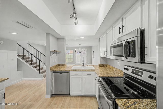 815 E GROVERS Avenue 28, Phoenix, AZ 85022