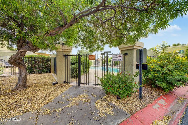 815 E GROVERS Avenue 28, Phoenix, AZ 85022