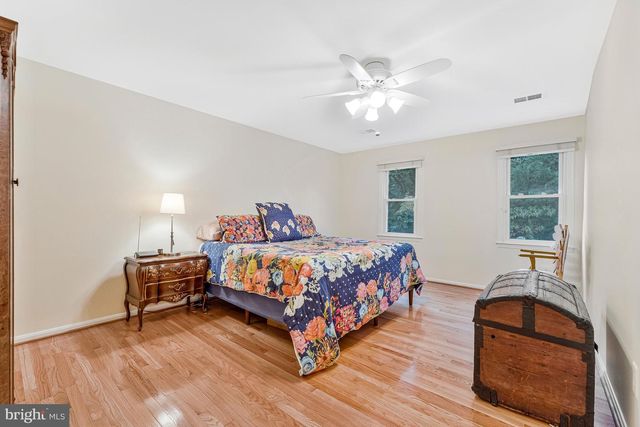 920 HOLLY RUN CT, Great Falls, VA 22066