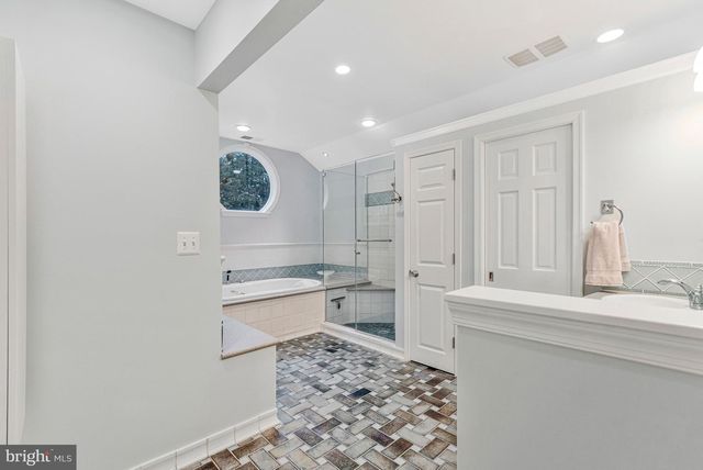 920 HOLLY RUN CT, Great Falls, VA 22066