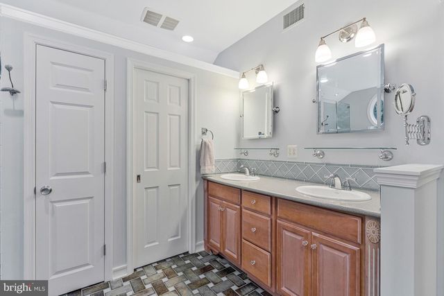 920 HOLLY RUN CT, Great Falls, VA 22066