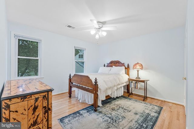 920 HOLLY RUN CT, Great Falls, VA 22066