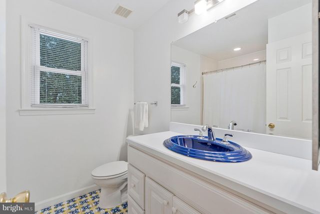 920 HOLLY RUN CT, Great Falls, VA 22066
