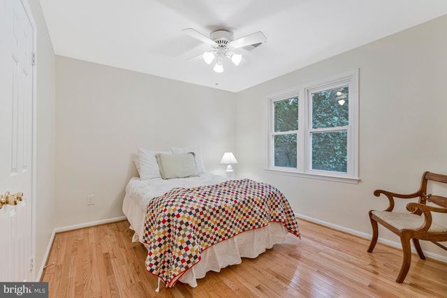920 HOLLY RUN CT, Great Falls, VA 22066