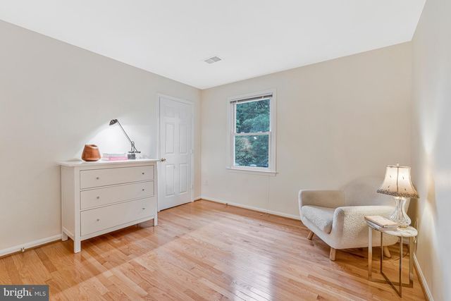 920 HOLLY RUN CT, Great Falls, VA 22066