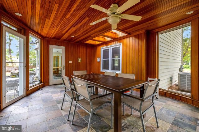 920 HOLLY RUN CT, Great Falls, VA 22066