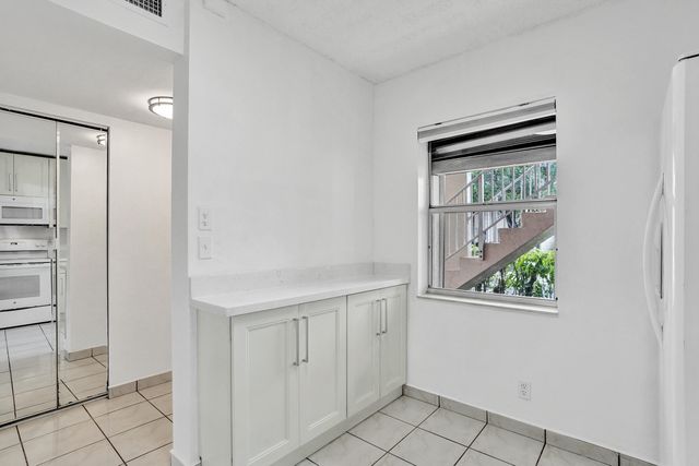 3081 HOLIDAY SPRINGS Boulevard 102-6, Margate, FL 33063