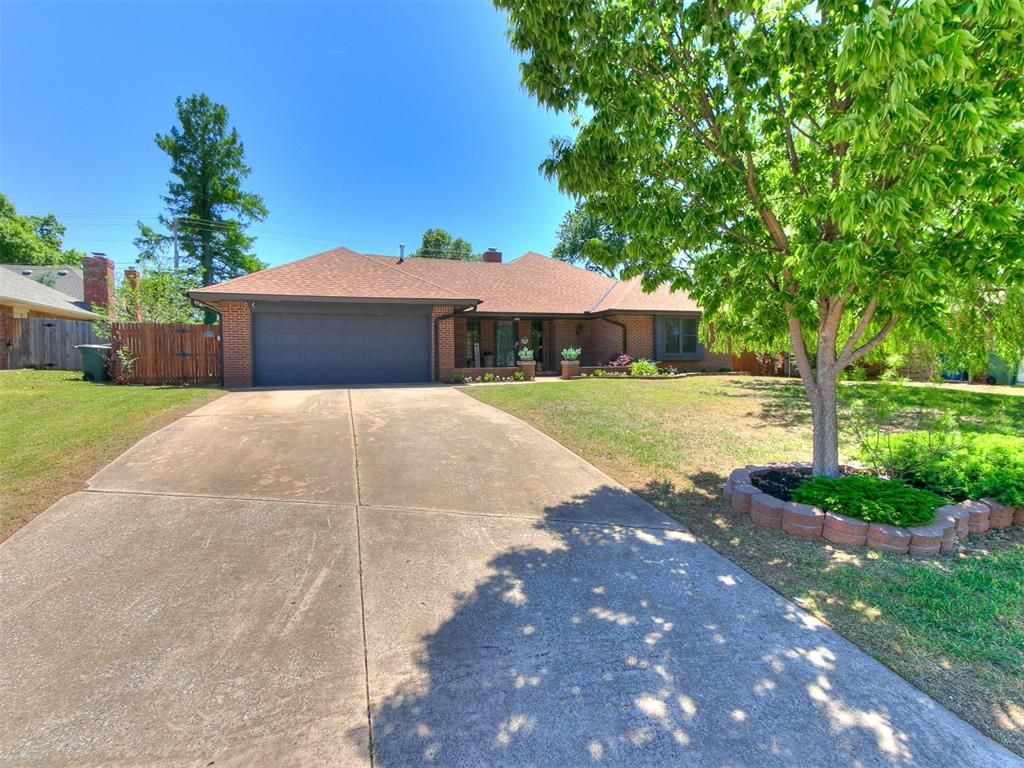 Image 1 of property listing at 1400 Brookhaven Drive, Edmond, OK 73034