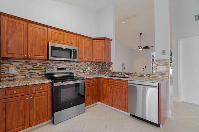 5507 Pebble Brook Lane, Boynton Beach, FL 33472