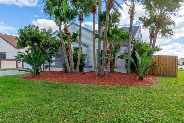 5507 Pebble Brook Lane, Boynton Beach, FL 33472