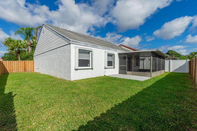 5507 Pebble Brook Lane, Boynton Beach, FL 33472