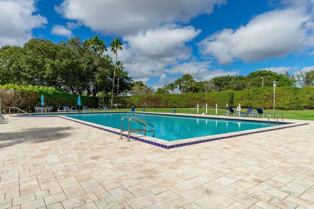 5507 Pebble Brook Lane, Boynton Beach, FL 33472
