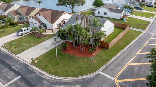 5507 Pebble Brook Lane, Boynton Beach, FL 33472