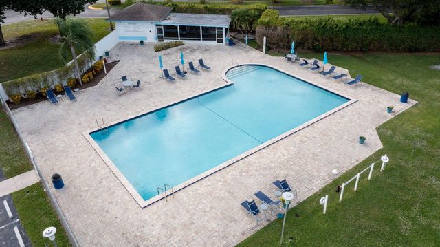 5507 Pebble Brook Lane, Boynton Beach, FL 33472