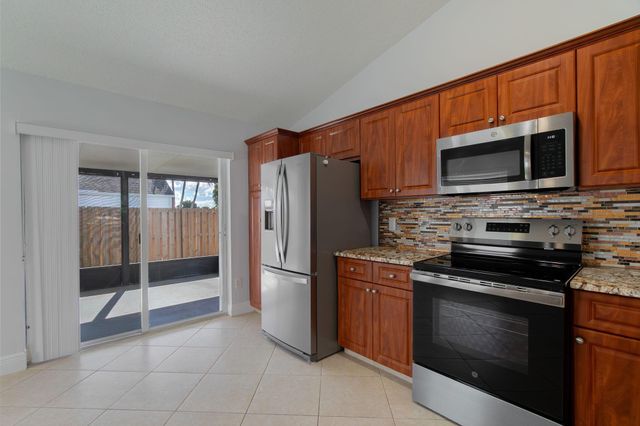 5507 Pebble Brook Lane, Boynton Beach, FL 33472