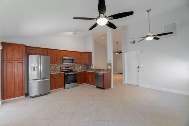 5507 Pebble Brook Lane, Boynton Beach, FL 33472