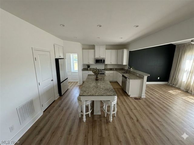 3241 Boettler Street NE, Canton, OH 44721