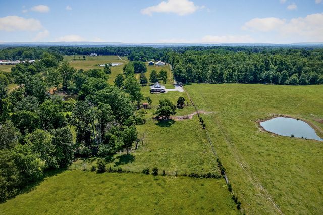 8495 Baxter Rd, Baxter, TN 38544