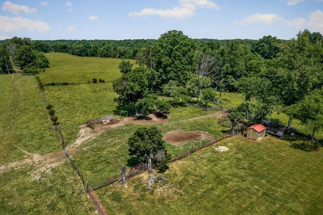 8495 Baxter Rd, Baxter, TN 38544