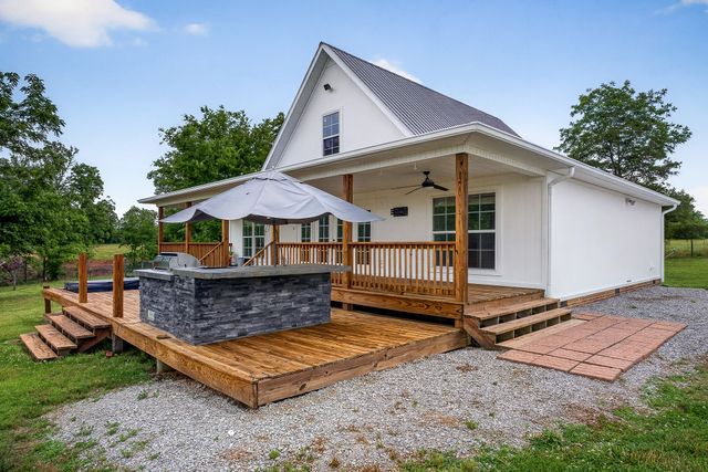 8495 Baxter Rd, Baxter, TN 38544