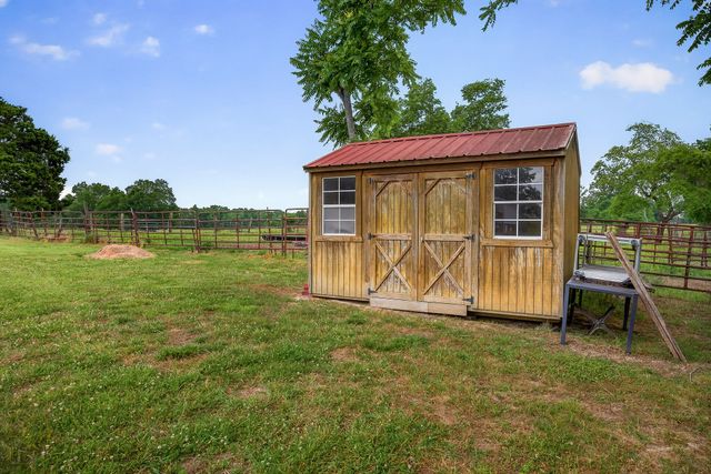 8495 Baxter Rd, Baxter, TN 38544