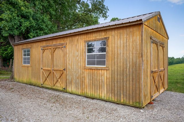 8495 Baxter Rd, Baxter, TN 38544
