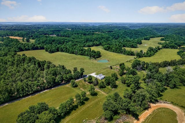 8495 Baxter Rd, Baxter, TN 38544