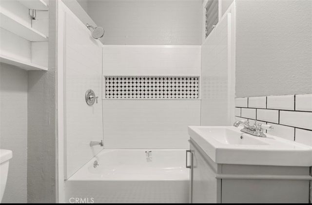 2121 James M Wood Boulevard 221, Los Angeles, CA 90006