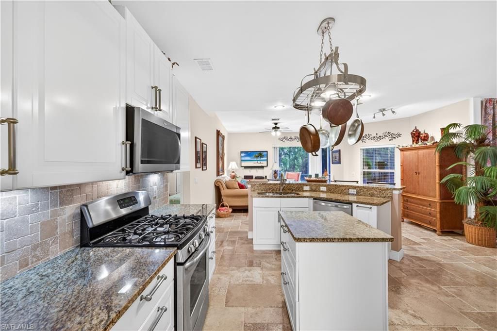 Image 13 of property listing at 3605 SW 5th ST, Cape Coral, FL 33991