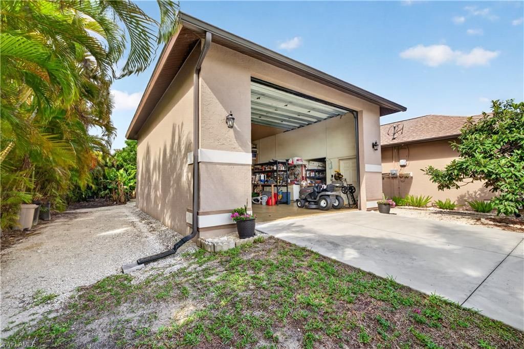 Image 32 of property listing at 3605 SW 5th ST, Cape Coral, FL 33991