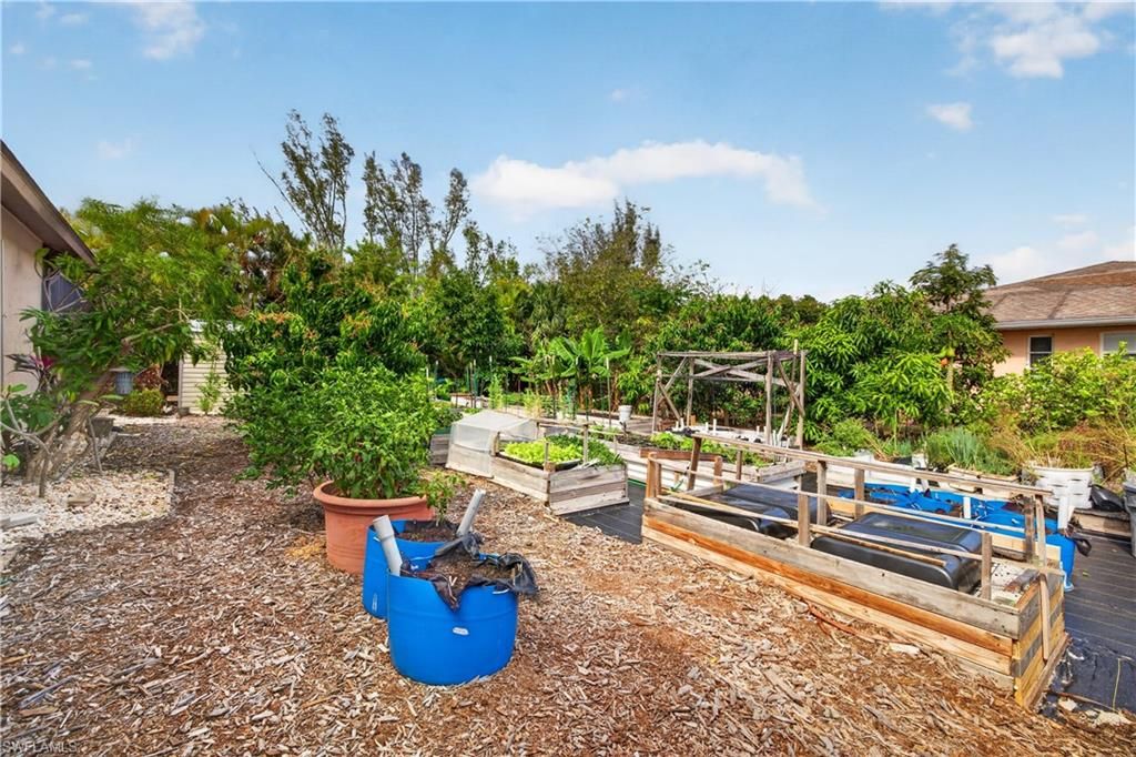 Image 39 of property listing at 3605 SW 5th ST, Cape Coral, FL 33991