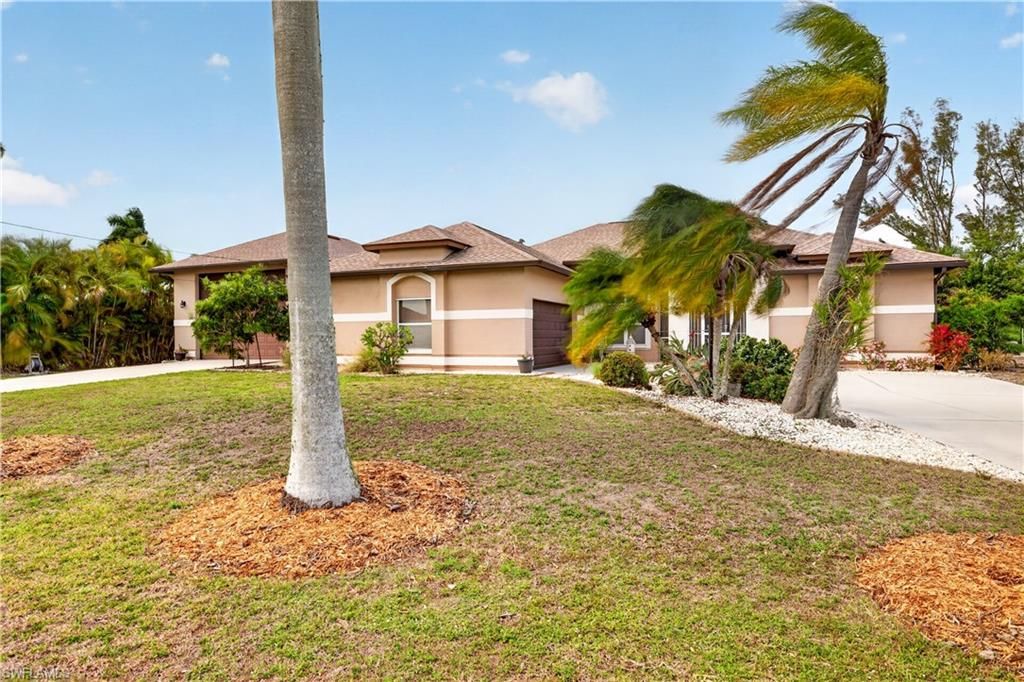 Image 4 of property listing at 3605 SW 5th ST, Cape Coral, FL 33991