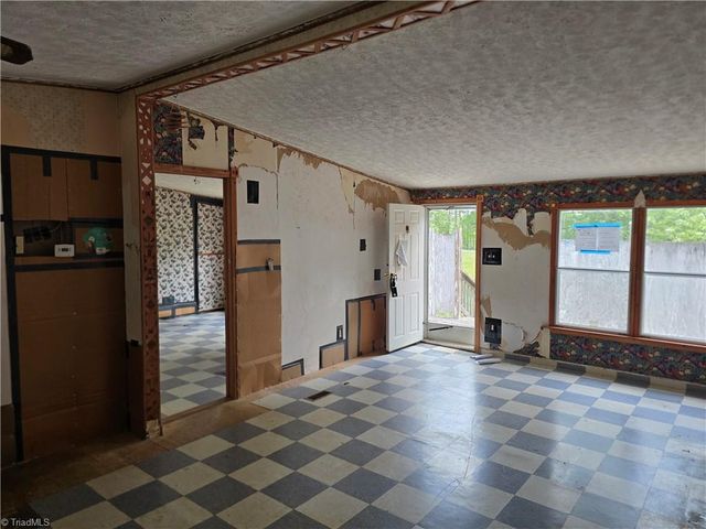 580 Barnes Road, Eden, NC 27288