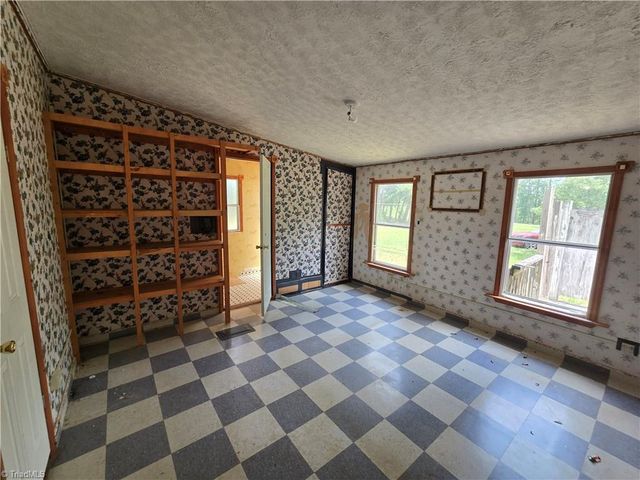 580 Barnes Road, Eden, NC 27288