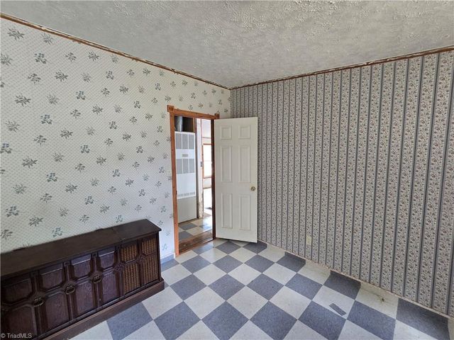 580 Barnes Road, Eden, NC 27288