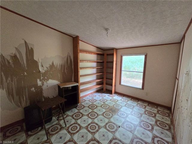 580 Barnes Road, Eden, NC 27288