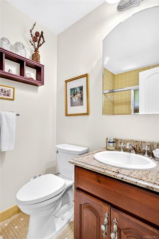 20 Fox Ridge, Roslyn, NY 11576