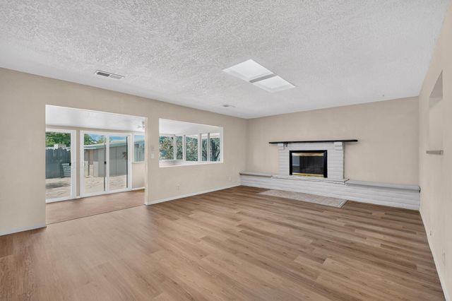 1517 Tomasita Street NE, Albuquerque, NM 87112