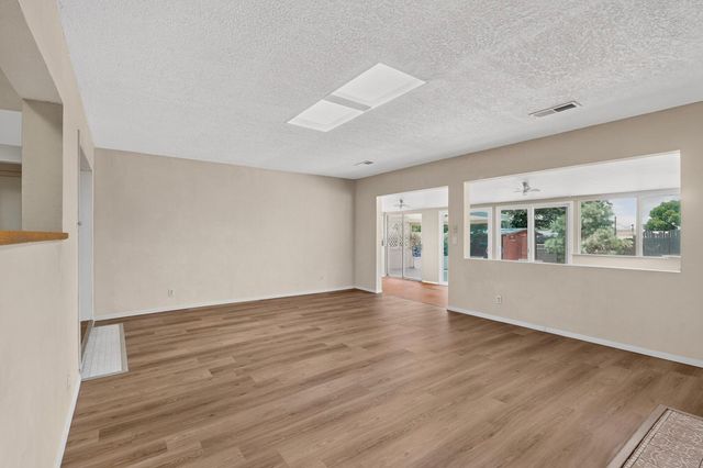 1517 Tomasita Street NE, Albuquerque, NM 87112