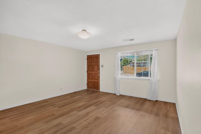1517 Tomasita Street NE, Albuquerque, NM 87112