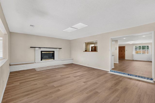1517 Tomasita Street NE, Albuquerque, NM 87112