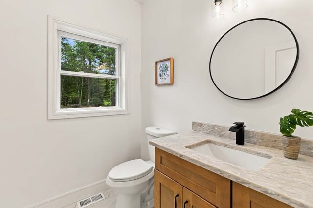 38 Elmwood St 2, Salisbury, MA 01952