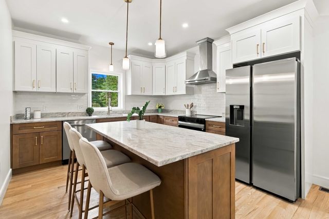38 Elmwood St 2, Salisbury, MA 01952