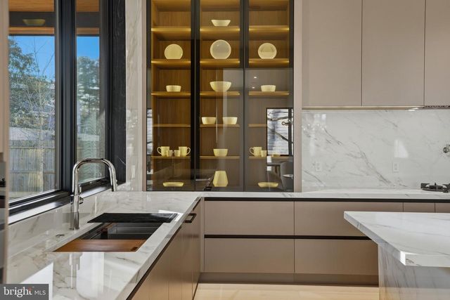 7103 WESTBURY RD, Mclean, VA 22101